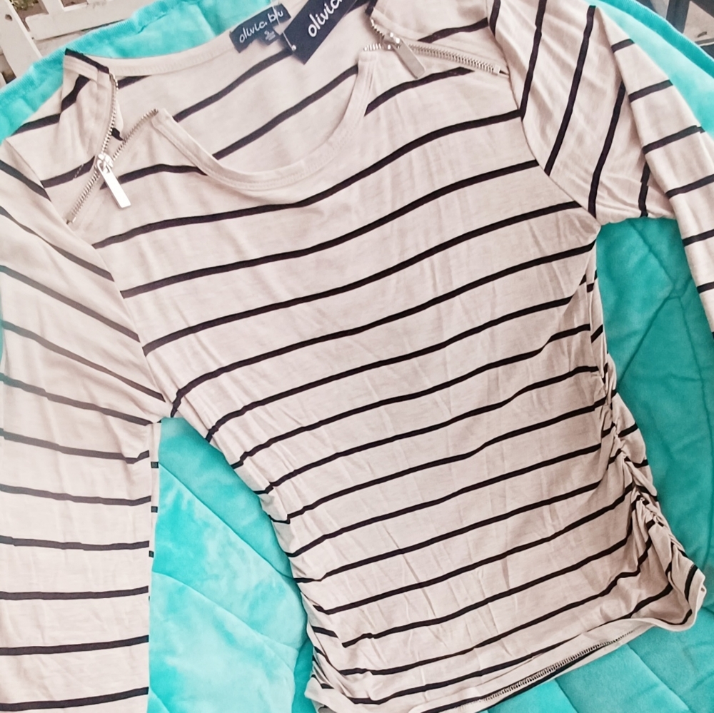 olivia blu Womens Top